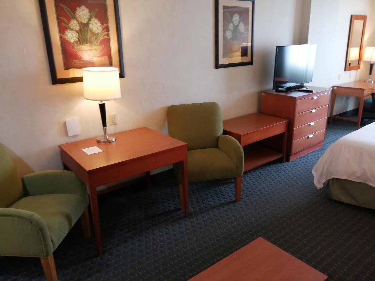 Holiday Inn Express & Suites Toluca Zona Aeropuerto, An Ihg Hotel Ngoại thất bức ảnh